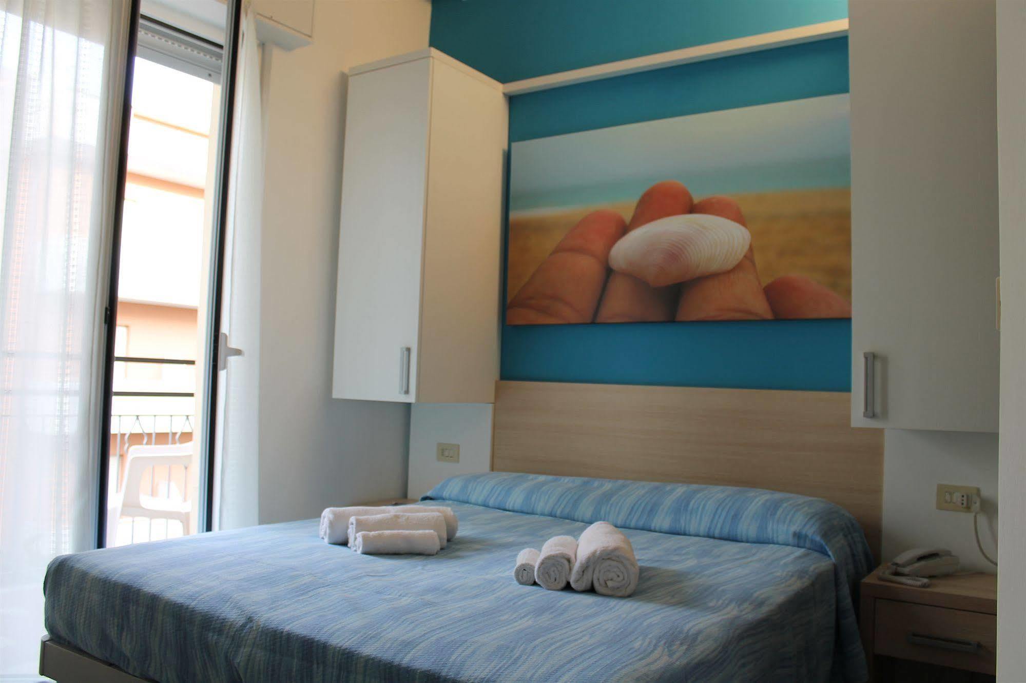 Hotel Esperia Cattolica Extérieur photo