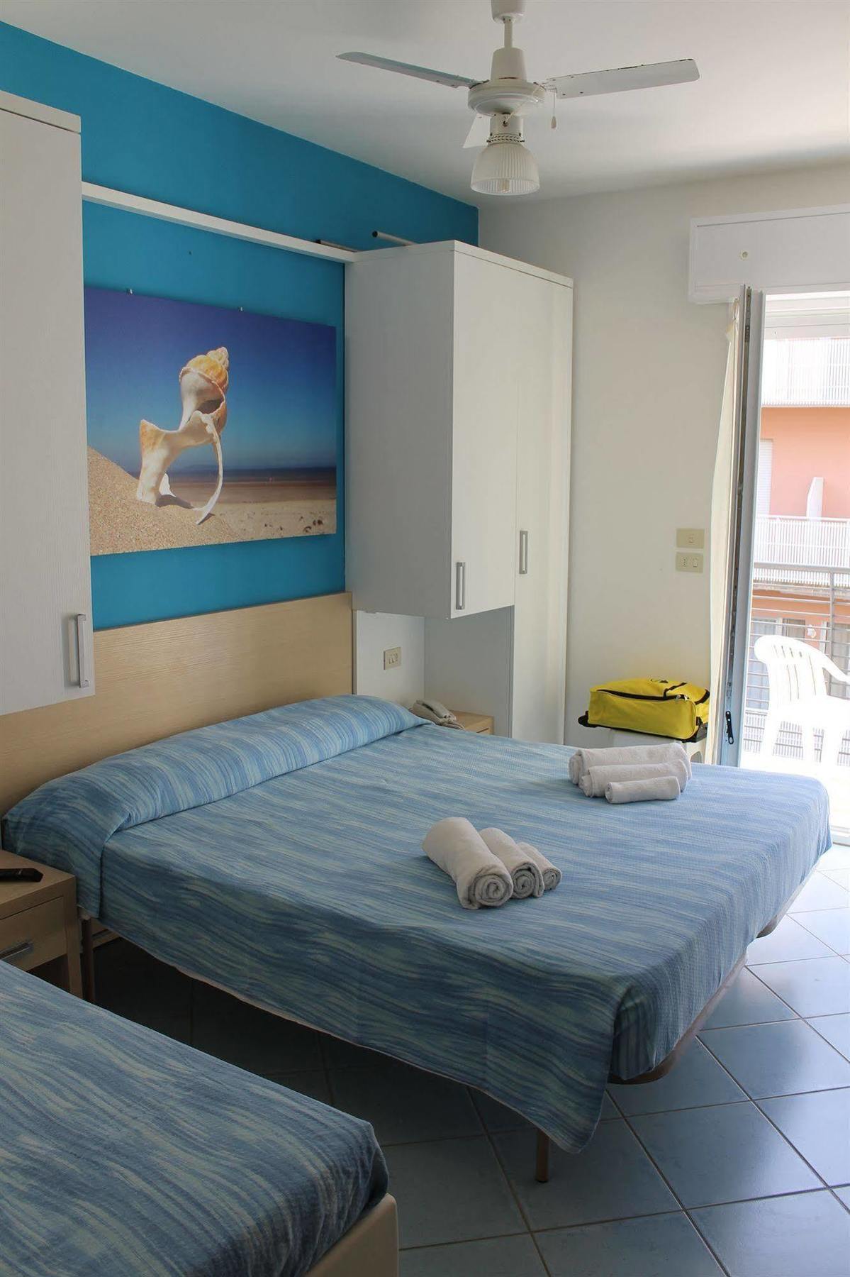 Hotel Esperia Cattolica Extérieur photo