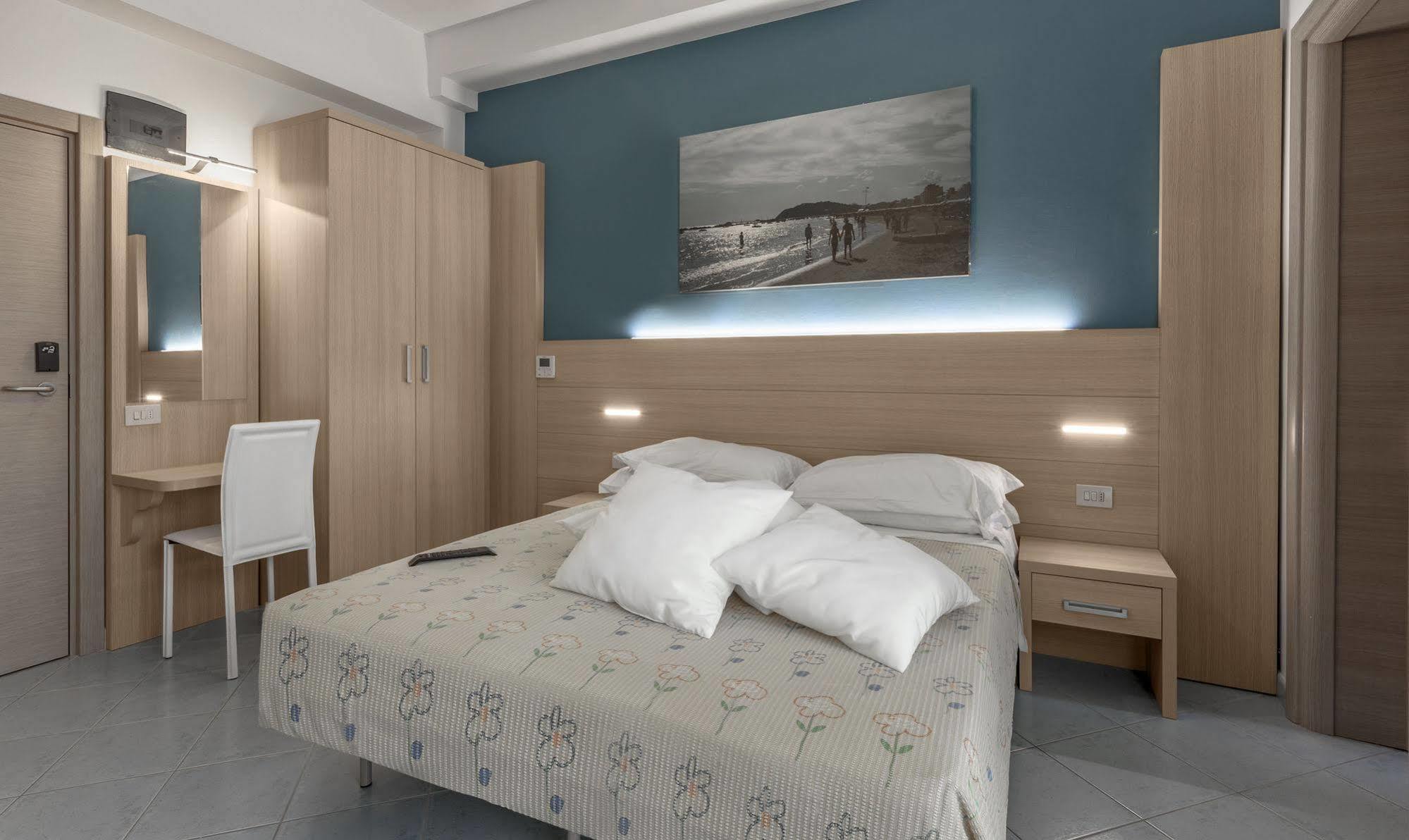 Hotel Esperia Cattolica Extérieur photo